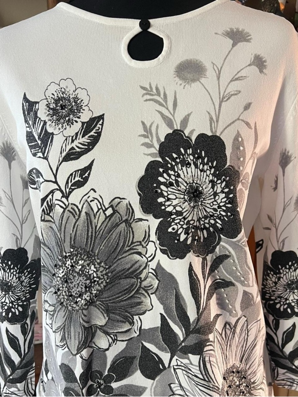 Alfred Dunner Beaded Embroidered Keyhole White Floral Long Sleeve Blouse